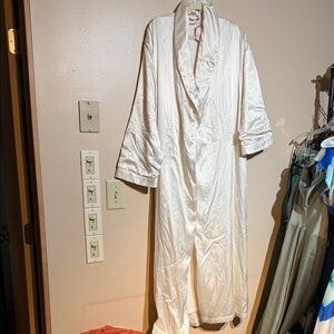 Victoria's Secret Ivory Satin Robe - Long Shawl Collar